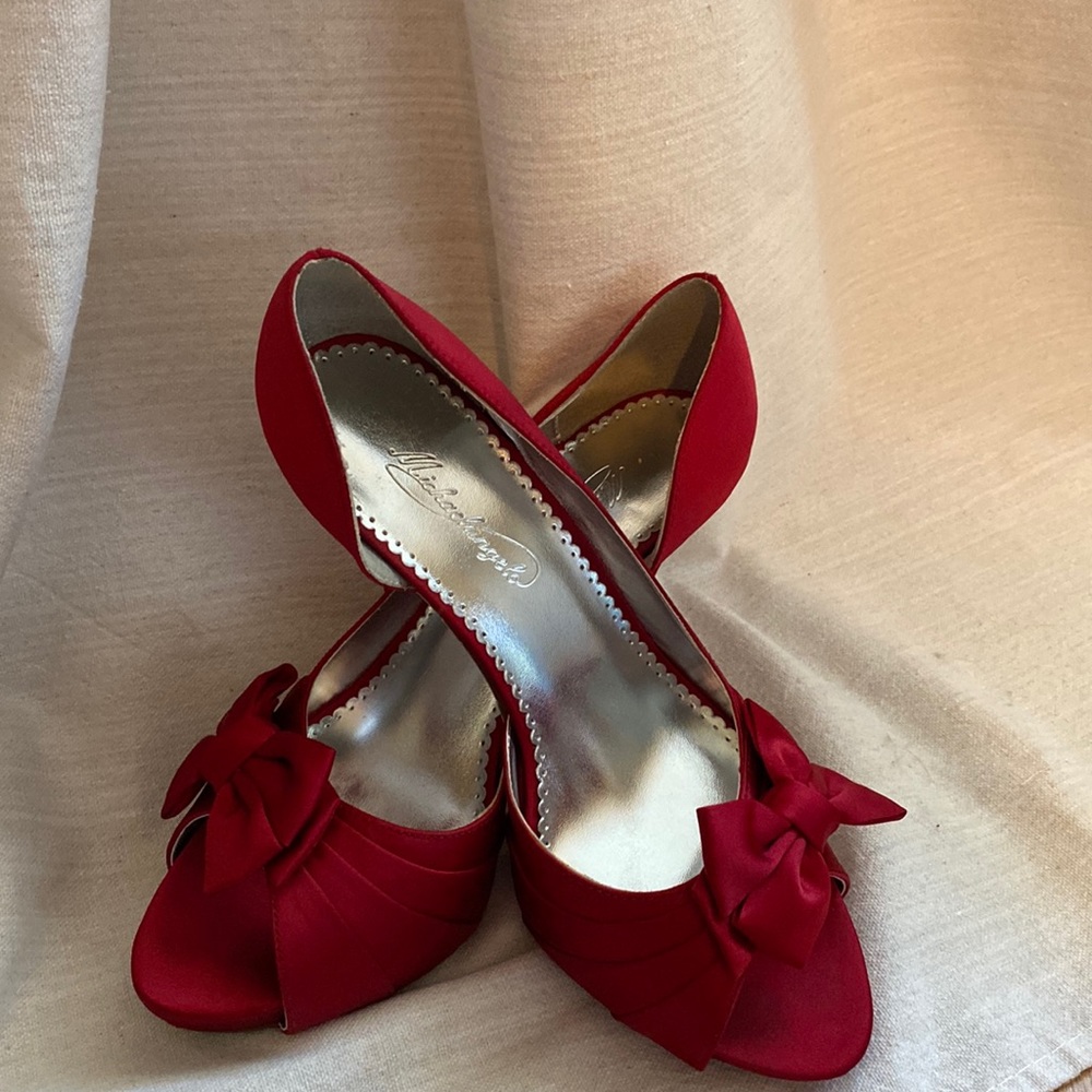 Red Pumps